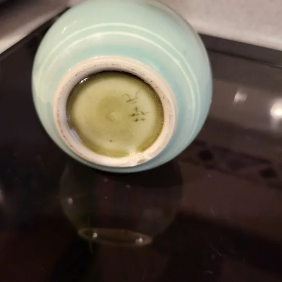 Antique Celadon Korean "Thousand Cranes" 6 1/4" Vase Signed - Picture 8 of 11